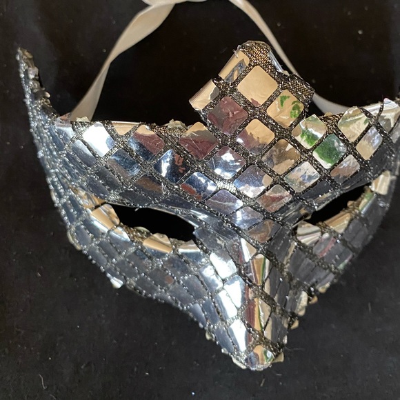 Silver Mosaic Style Bling Eye Mask w/White Ribbon Tie Decor - Picture 12 of 12